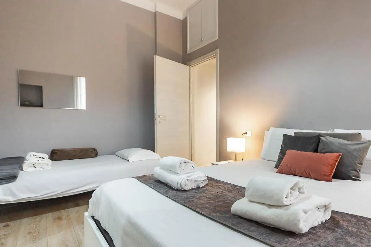 Duomo 10 Minuti Family House 5 Pax Balcone Wifi Apartment Milan