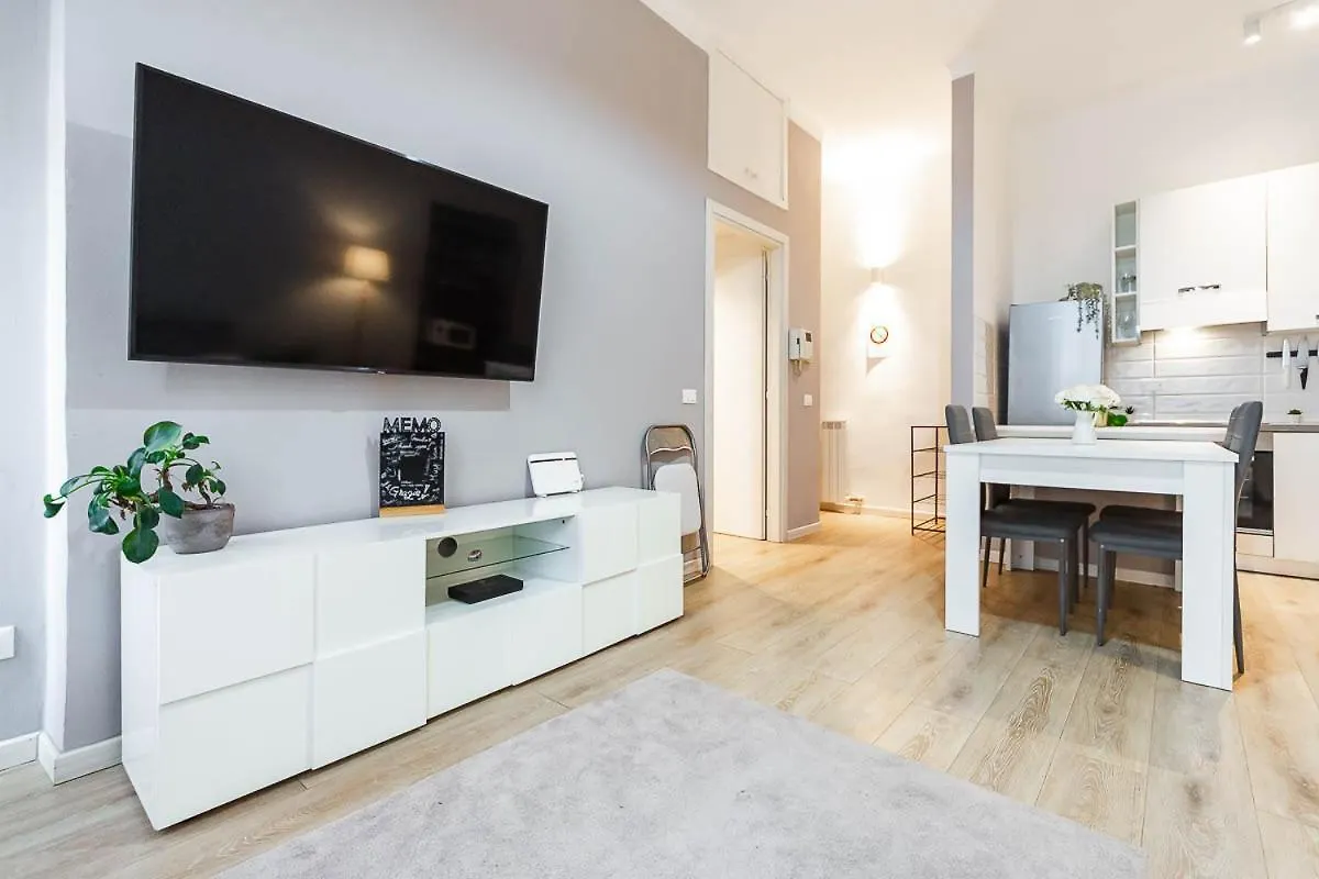 Duomo 10 Minuti Family House 5 Pax Balcone Wifi Apartment Milan 0*,