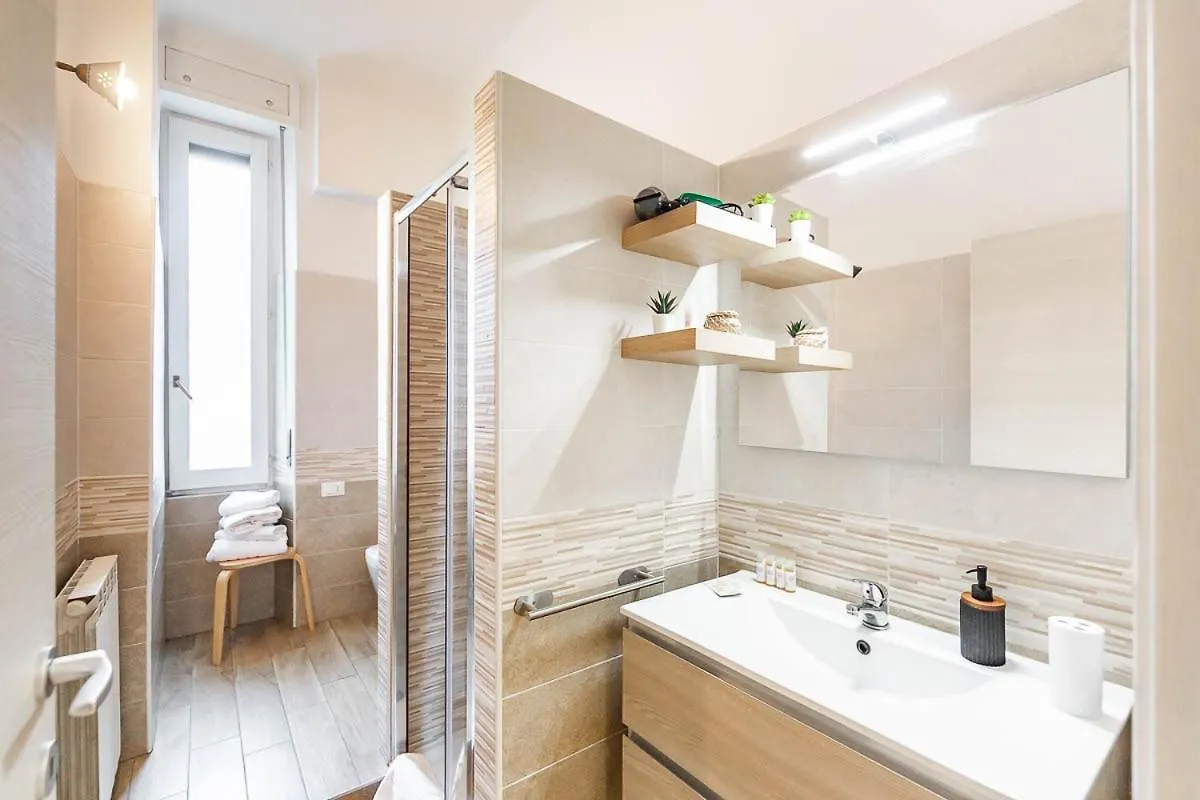 Duomo 10 Minuti Family House 5 Pax Balcone Wifi Apartment Milan