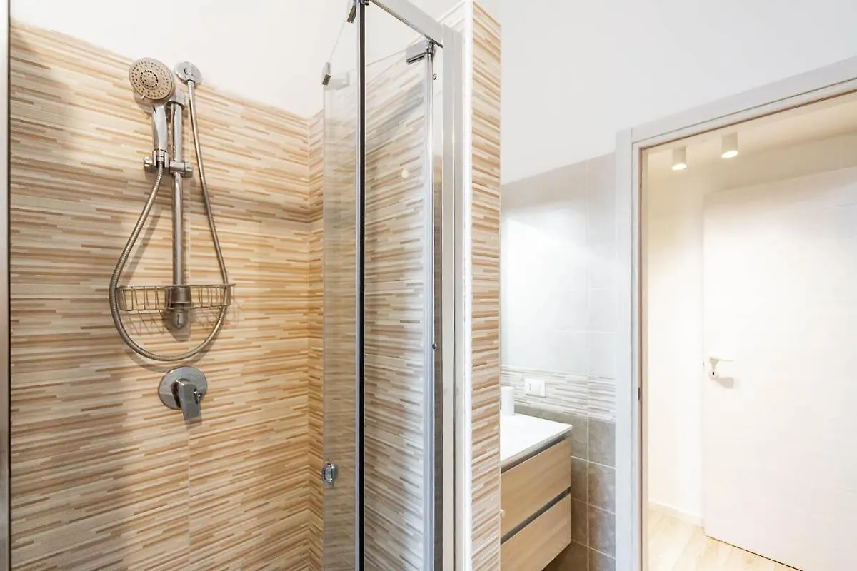 Duomo 10 Minuti Family House 5 Pax Balcone Wifi Apartment Milan